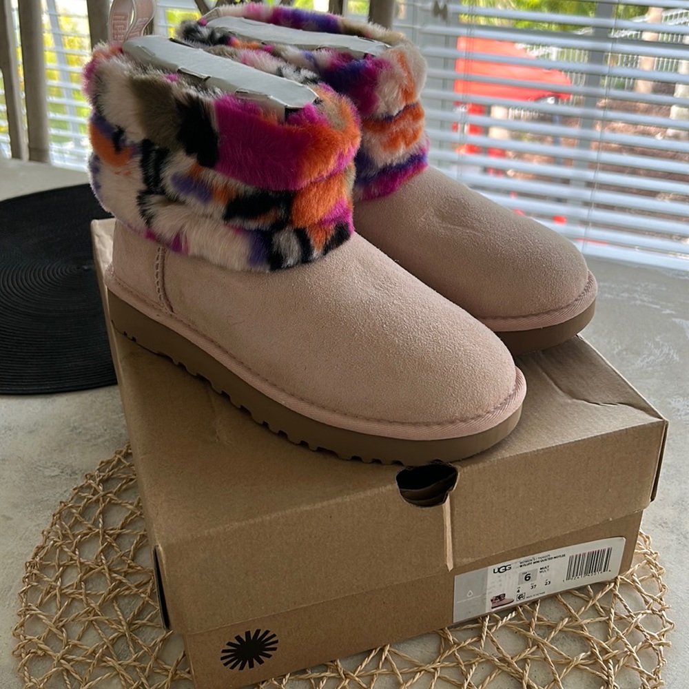 - NEW UGG FLUFF MINI QUILTED MOTLEE BOOTS